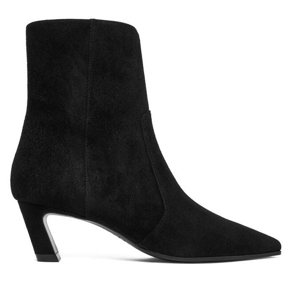 Botki Stuart Weitzman. Czarne botki Stuart Weitzman, bez wzorów, bez obcasa, na słupku, bez zapięcia. Za 1,939.00 zł.