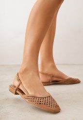 Brązowe Sandały Slingback z Kwadratowym Noskiem i Ażurową Cholewką Jurria. Brązowe baleriny Renee, w ażurowe wzory, z jeansu, bez obcasa. Za 89.99 zł.