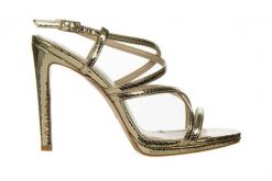 Sandały Bayla-187 589-1127 Gold 187130, Złoty, Skóra ekologiczna - 36. Żółte sandały Bayla, bez wzorów, z lakierowanej skóry, bez obcasa, na platformie, bez zapięcia. W wyprzedaży za 152.10 zł.