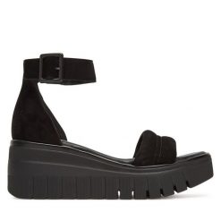 Sandały Tamaris. Czarne sandały Tamaris, bez wzorów, bez obcasa, na koturnie, bez zapięcia. Za 379.99 zł.