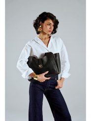 Vince Camuto Torebka "L'Aquila" w kolorze czarnym - 33 x 22 x 15 cm rozmiar: onesize. Czarne torby na ramię Vince Camuto, bez wzorów, z materiału, na ramię, bez dodatków. Za 171.68 zł.
