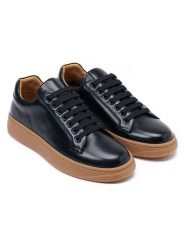 British Passport Skórzane sneakersy w kolorze czarnym rozmiar: 37. Czarne trampki British Passport, bez wzorów, bez zapięcia. Za 347.99 zł.