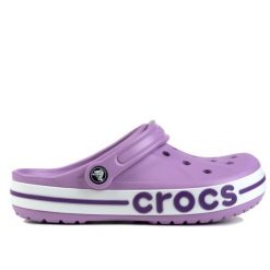 Sandały damskie na basen Crocs BAYABAND CLOG. Białe sandały Crocs, bez wzorów, sportowe, bez obcasa, bez zapięcia. W wyprzedaży za 219.00 zł.