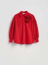 Koszula z kwiatową aplikacją - czerwony. Czerwone koszule Reserved, l, z aplikacjami, z bawełny, bez kołnierzyka, bez ramiączek. Za 159.99 zł.