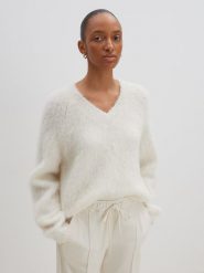 Someday Sweter w kolorze białym rozmiar: 40. Białe swetry someday., bez wzorów, bez ramiączek. Za 312.58 zł.