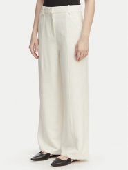 Calvin Klein Spodnie materiałowe LV044F651G Kremowy Straight Fit. Białe spodnie materiałowe Calvin Klein, bez wzorów, z materiału. Za 569.99 zł.