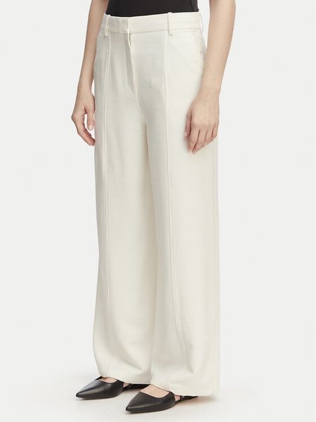 Calvin Klein Spodnie materiałowe LV044F651G Kremowy Straight Fit. Białe spodnie materiałowe Calvin Klein, bez wzorów, z materiału. Za 366.99 zł.