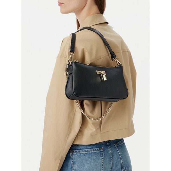 Torebka Nine West. Czarne torebki klasyczne Nine West, bez wzorów, bez dodatków. Za 229.99 zł.