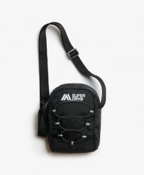 Superdry Outdoor Crossbody Bag – Mała, wytrzymała torba na ramię – Black. Czarne torby na ramię Superdry, z aplikacjami, z nylonu, na ramię, małe, bez dodatków. Za 173.55 zł.
