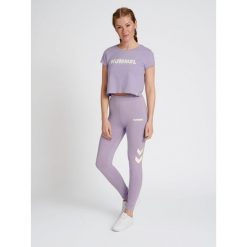 Damska koszulka crop top Hummel Legacy. Czerwone koszulki sportowe Hummel, bez wzorów, bez ramiączek. Za 88.50 zł.