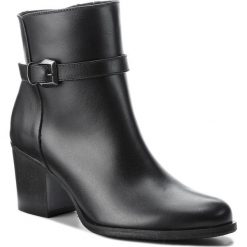 Botki ANN MEX - 8806 01S Czarny. Czarne botki Ann Mex, z aplikacjami, ze skóry, bez obcasa, na obcasie, bez zapięcia. W wyprzedaży za 219.00 zł.