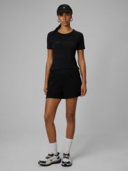 4F Spodenki dresowe damskie - czarne S. Czarne szorty 4f, bez wzorów, z dresówki. Za 129.99 zł.