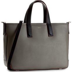 Torebka DKNY - R461030305 Item Greenwich Smo Szary. Szare torebki klasyczne DKNY, bez wzorów, ze skóry, bez dodatków. W wyprzedaży za 869.00 zł.