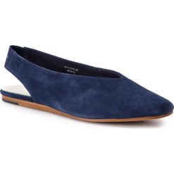 Sandały MARC O'POLO - 902 15183001 305 Navy 890. Niebieskie sandały Marc O'Polo, bez wzorów, ze skóry, bez obcasa, bez zapięcia. W wyprzedaży za 249.00 zł.