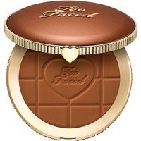 Too Faced - Chocolate Soleil Bronzer - Wygładzający Puder Brązujący O Matowym Wykończeniu - Choco Soleil Bronz-chocolate Toffee 8gm - Dla Kobiet. Pudry brązujące TOO FACED. Za 199.00 zł.