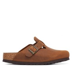 Klapki Birkenstock. Brązowe klapki Birkenstock, bez wzorów, bez obcasa. Za 694.99 zł.