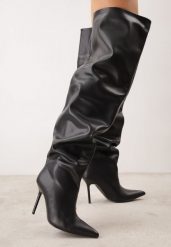 Czarne Wsuwane Kozaki Slouchy za Kolano na Szpilce Monga. Czarne kozaki Renee, ze szpiczastym noskiem, za kolano, bez obcasa, na obcasie, bez zapięcia. Za 259.99 zł.