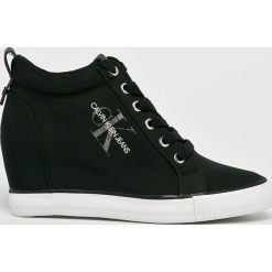 Calvin Klein Jeans - Botki. Czarne botki Calvin Klein Jeans, bez wzorów, z gumy, z okrągłym noskiem, bez obcasa, na koturnie, bez zapięcia. W wyprzedaży za 369.90 zł.