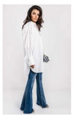 BIAŁA KOSZULA Z BAWEŁNY ORGANICZNEJ OVERSIZE TWINSET. Białe koszule Twinset, l, bez wzorów, z bawełny, eleganckie, bez kołnierzyka, bez ramiączek. W wyprzedaży za 510.00 zł.