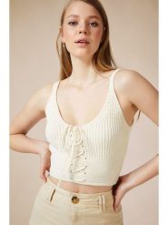 Trendyol Top dzianinowy w kolorze kremowym rozmiar: S/M. Brązowe topy Trendyol, m, bez wzorów, z dzianiny, bez kołnierzyka, bez ramiączek. Za 55.95 zł.