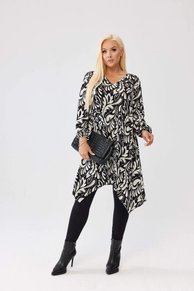Wiskozowa tunika Molly w czarno-biały wzór OVERSIZE PLUS SIZE XXL JESIEŃ. Białe tuniki Moda Size Plus Iwanek, do pracy, na jesień, l, bez wzorów, z jeansu, biznesowe, z asymetrycznym kołnierzem, plus size, bez ramiączek. Za 199.90 zł.