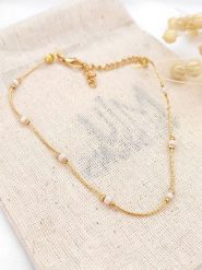 Atelier MIU Pozłacana bransoletka z elementami ozdobnymi na kostkę rozmiar: onesize. Białe bransoletki Atelier MIU, z kryształem, pozłacane. Za 43.99 zł.