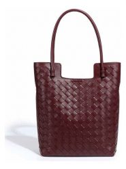 SUVRAI Torebka w kolorze bordowym - 24 x 32 x 9 cm rozmiar: onesize. Czerwone torby na ramię SUVRAI, bez wzorów, z materiału, na ramię, bez dodatków. Za 152.99 zł.