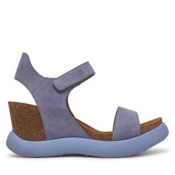 Sandały Fly London. Fioletowe sandały Fly London, bez wzorów, bez obcasa, na koturnie, bez zapięcia. Za 359.99 zł.