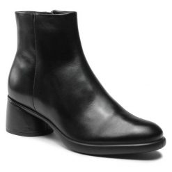 Botki ECCO. Czarne botki ecco, bez wzorów, bez obcasa, na słupku, bez zapięcia. Za 729.99 zł.