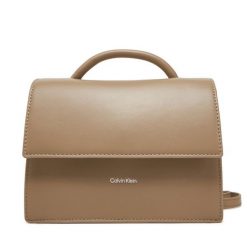 Torebka Calvin Klein. Brązowe torebki klasyczne Calvin Klein, bez wzorów, bez dodatków. Za 359.99 zł.