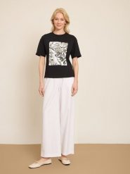 BGN Koszulka w kolorze czarnym rozmiar: 34. Czarne bluzki BGN, bez wzorów, bez kołnierzyka, bez ramiączek. Za 56.99 zł.