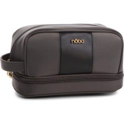 Kosmetyczka NOBO - NCOS-E09-C019 Szary. Szare kufry i kosmetyczki Nobo, bez wzorów, z materiału, bez dodatków. W wyprzedaży za 59.00 zł.