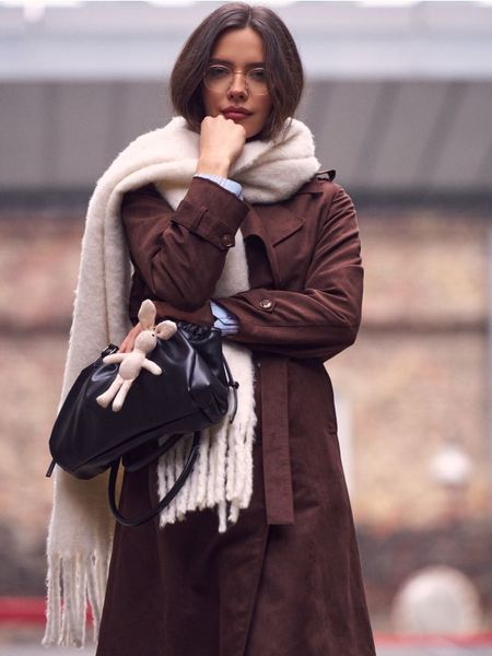 Marszczona torba na ramię z imitacji skóry - czarny. Czarne torby na ramię Sinsay, bez wzorów, ze skóry, na ramię, bez dodatków. Za 59.99 zł.