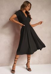 Czarna Sukienka Taliowana z Kopertowym Dekoltem o Rozkloszowanym Kroju Rimadea. Czarne sukienki Renee, l, bez wzorów, eleganckie, bez kołnierzyka, bez ramiączek, midi, kopertowe. Za 119.99 zł.