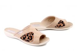 ADANEX 29646 DIK53VNN beżowy, kapcie damskie. Brązowe obuwie domowe Adanex, bez wzorów, bez zapięcia. Za 110.90 zł.