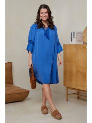 Curvy Lady Sukienka w kolorze niebieskim rozmiar: 44/46. Niebieskie sukienki Curvy Lady, bez wzorów, z koronki, klasyczne, bez kołnierzyka, bez ramiączek, midi. Za 158.45 zł.