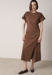 Brązowa Sukienka o Rozkloszowanym Kroju z Marszczeniem i Rozcięciem Zinnariae. Brązowe sukienki Born2be, na co dzień, l, bez wzorów, z jeansu, bez kołnierzyka, bez ramiączek, maxi, rozkloszowane. Za 84.99 zł.