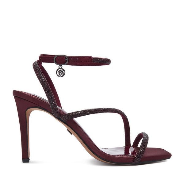 Sandały Nine West. Czerwone sandały Nine West, bez wzorów, bez obcasa, na szpilce, bez zapięcia. Za 249.99 zł.