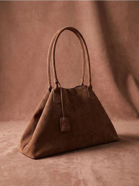 Torba na ramię z imitacji zamszu - żółty. Żółte torby na ramię Sinsay, bez wzorów, na ramię, bez dodatków. Za 55.99 zł.