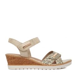 Sandały Remonte. Żółte sandały Remonte, bez wzorów, bez obcasa, na koturnie, bez zapięcia. Za 359.99 zł.