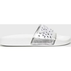 Pepe Jeans - Klapki Flap Cherry. Szare klapki Pepe Jeans, bez wzorów, z jeansu, bez obcasa, na obcasie. W wyprzedaży za 99.90 zł.