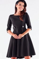 Elegancka sukienka rozkloszowana z ozdobnymi guzikami czarna. Czarne sukienki Awama, do pracy, m, bez wzorów, biznesowe, bez kołnierzyka, bez ramiączek, rozkloszowane. Za 349.00 zł.