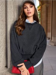 Bluza - czarny. Czarne bluzy Sinsay, l, bez wzorów, bez kaptura. W wyprzedaży za 22.99 zł.