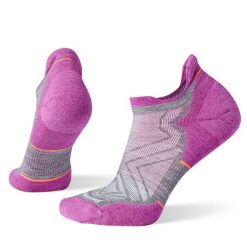 Skarpety Biegowe Damskie Smartwool Run Targeted Cushion Low Ankle Socks. Czerwone skarpety Smartwool, bez wzorów. Za 100.23 zł.