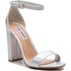 Sandały STEVE MADDEN - Carrson SM11000008-02002-954 Iridescent. Szare sandały Steve Madden, bez wzorów, z materiału, eleganckie, bez obcasa, na obcasie, bez zapięcia. W wyprzedaży za 339.00 zł.