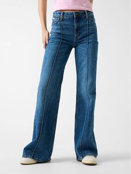 Guess Jeans Jeansy W6RA0R D6334 Niebieski Wide Leg. Niebieskie jeansy Guess Jeans, z aplikacjami. Za 298.99 zł.