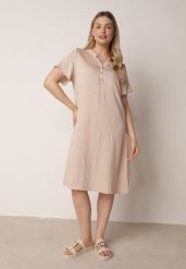 Beżowa Wiskozowa Sukienka o Pudełkowym Kroju z Dekoltem V z Guzikami Berborin. Brązowe sukienki Born2be, do pracy, l, bez wzorów, z jeansu, klasyczne, bez kołnierzyka, plus size, bez ramiączek, midi, proste. Za 79.99 zł.