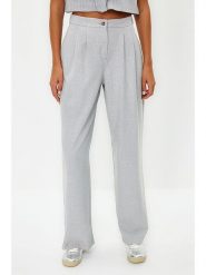 Trendyol Spodnie w kolorze szarym rozmiar: 34. Szare spodnie materiałowe Trendyol, bez wzorów, z materiału. Za 86.99 zł.