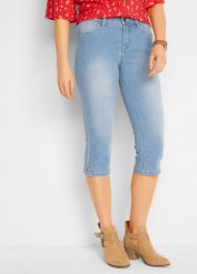 Komfortowe dżinsy rybaczki ze stretchem (2 szt.). Niebieskie jeansy bonprix, bez wzorów. Za 144.99 zł.