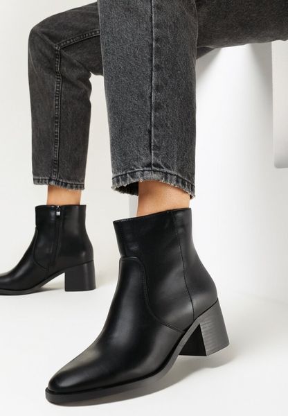 Czarne Botki na Niskim Słupku Alwecca. Czarne botki Born2be, bez wzorów, bez obcasa, na obcasie, bez zapięcia. Za 99.99 zł.